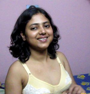 Abitha Aunty_37.jpg Cute Abitha Aunty Saree Candid Panties and Nudes
